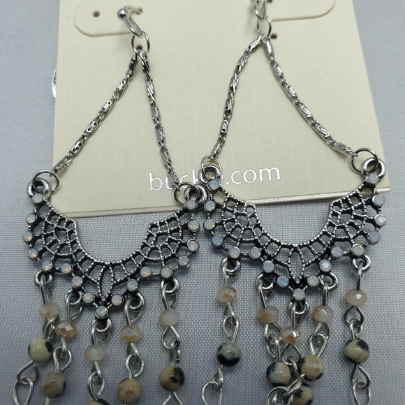 BKE fish hook silver pear-shape filigree chandelier earring - Picture 5 of 7
